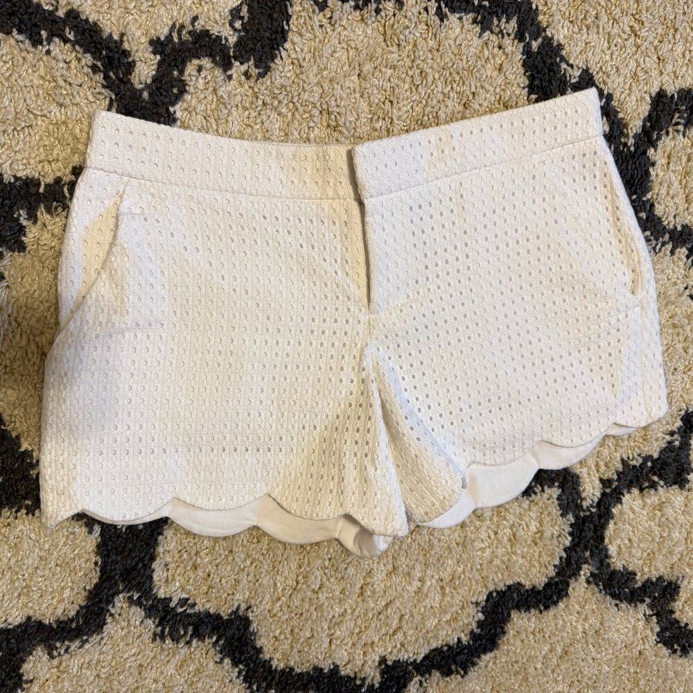 Club Monaco Ivory White Scalloped Shorts Size 0
